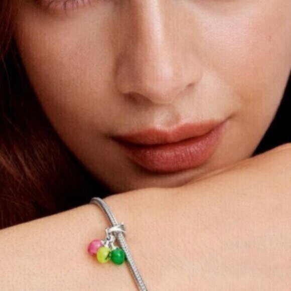 ✅Pandora Stranger Things Glow-in-the-dark Run Dangle Charm - Picture 5 of 7